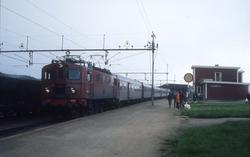 Ekspresstog 93, Nordpilen, på Bjørnfjell stasjon, trukket av