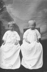 Portrett, Sigrid Vistehagens barn, to barn, tvillinger (?) s