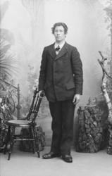 Portrett. Ung mann. Helfigur. Ole Sortløkken.