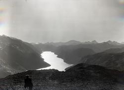 Besseggen mot Gjende.