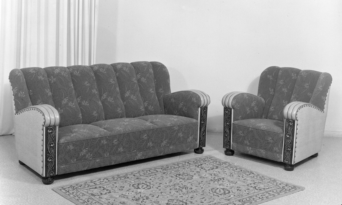 Salong. Sofagruppe med sofa og lenestol.