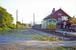 Thamshavnbanens elektriske lokomotiv nr. 1 med kistog nr. 12