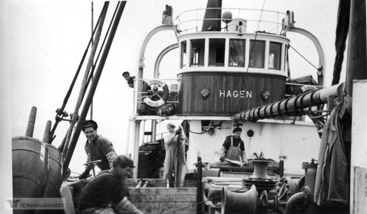 MK Hagen, Bildet trolig fra 1950-talet siden trebøyene fortsatt er i bruk.