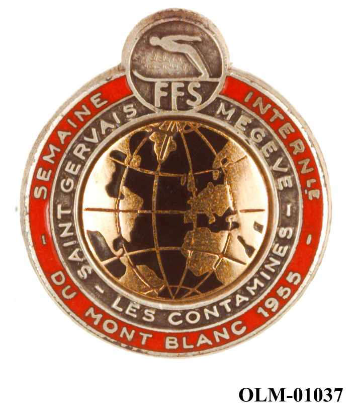 Inneholder 101 merker, pins og  medaljer.
Guttorm Berge tok tilbake samlingen 21.mai 1996.-notert i aksesjonsboken.