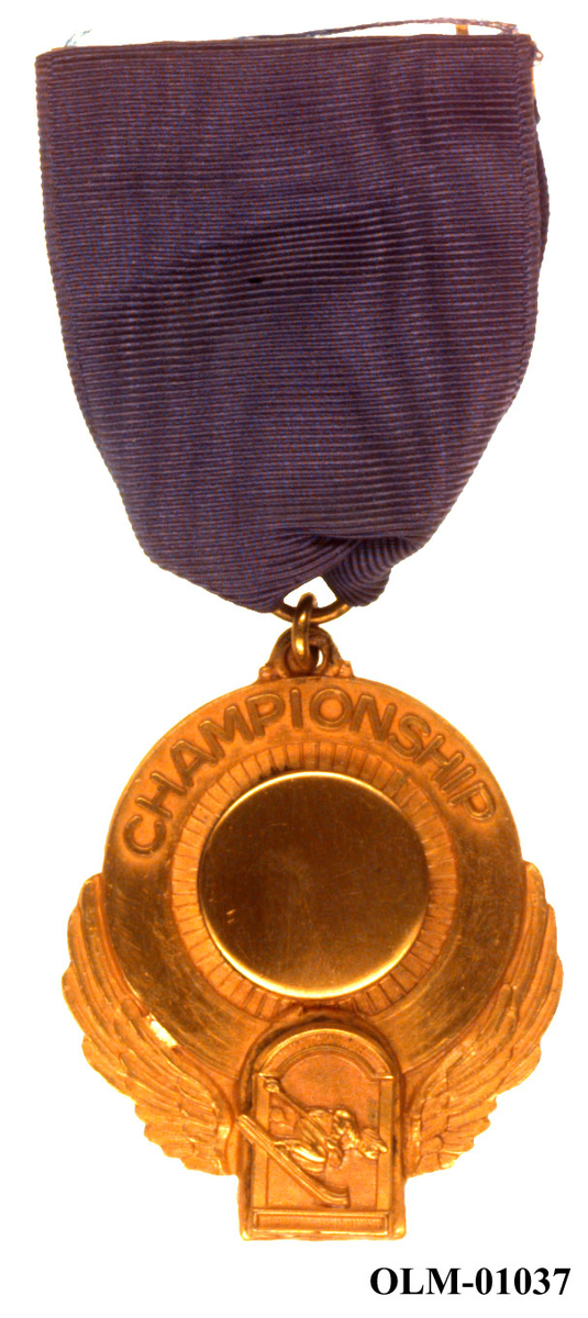 Inneholder 101 merker, pins og  medaljer.
Guttorm Berge tok tilbake samlingen 21.mai 1996.-notert i aksesjonsboken.