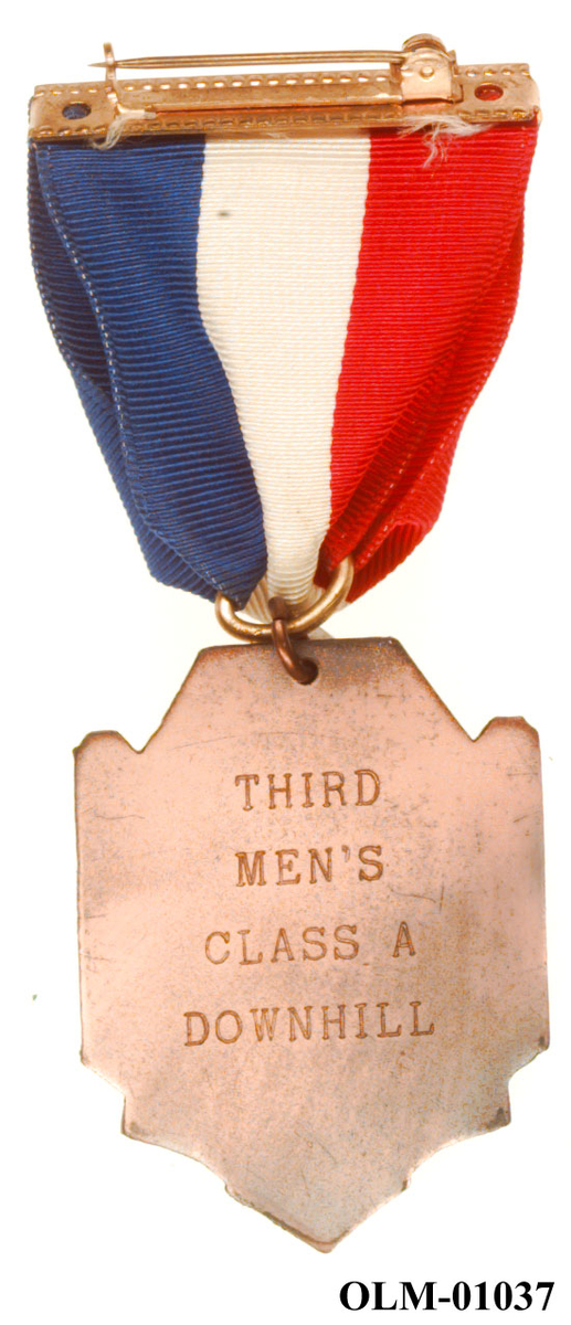 Inneholder 101 merker, pins og  medaljer.
Guttorm Berge tok tilbake samlingen 21.mai 1996.-notert i aksesjonsboken.