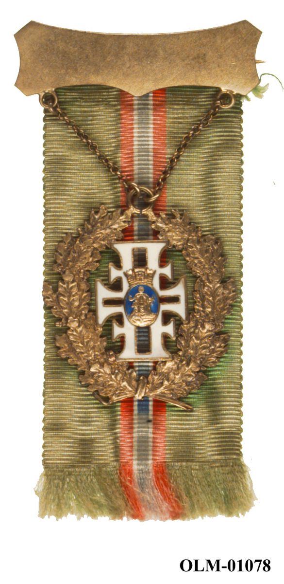 32 forskjellige medaljer og merker i ramme.
Bilde 7 er deltdagermerke fra Amsterdam 1928.
Bilde 18 og 19 er deltagermedalje fra Amsterdam 1928.
Bilde 20 og 21 er sølvmedaljen fra Antwerpen 1920.
Bilde 26 og 27 av bronsemedaljen fra Paris 1924.
Bilde 39 og 40 minnemedaljen fra Antwerpen 1920.