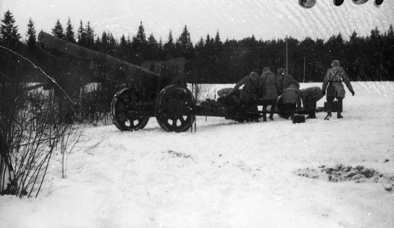 Kanon m/1934. 10,5 cm. Övningar i trakten av Bredaryd.