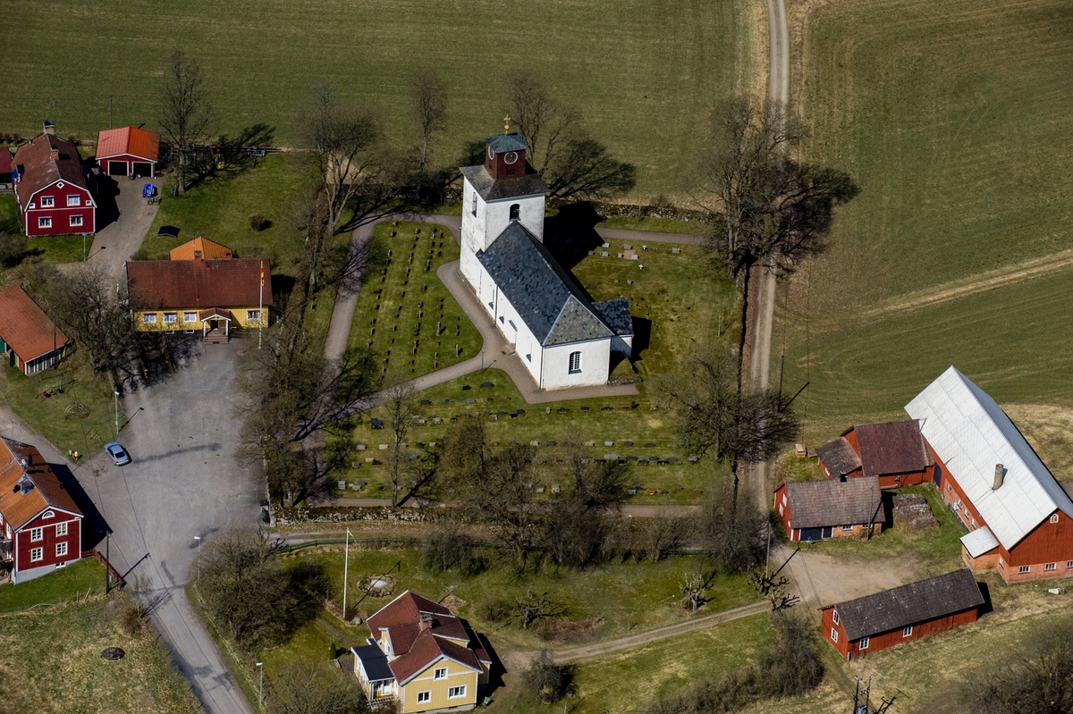 Flygfoto över Skepperstads kyrka i Sävsjö kommun.