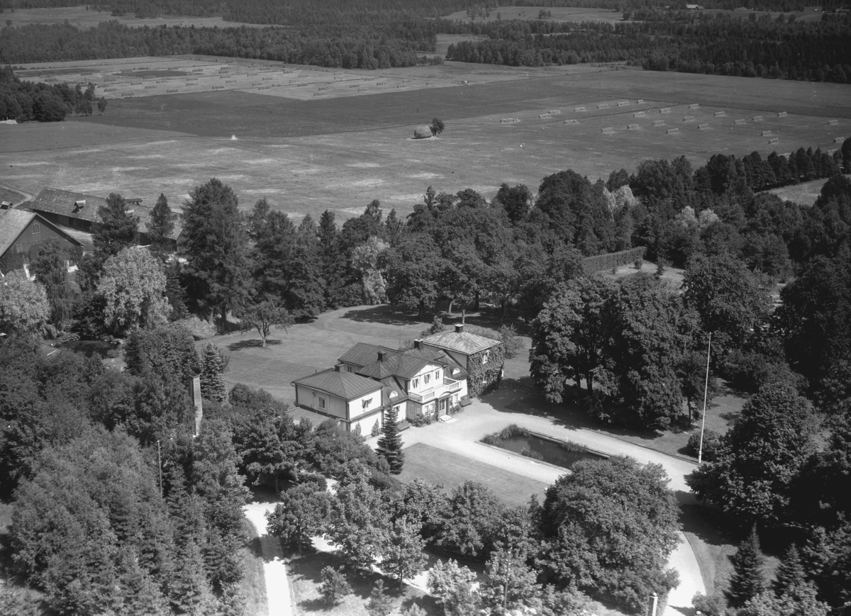 Flygfoto över Bratteborgs gård i Vaggeryds kommun Nr. H 1914.