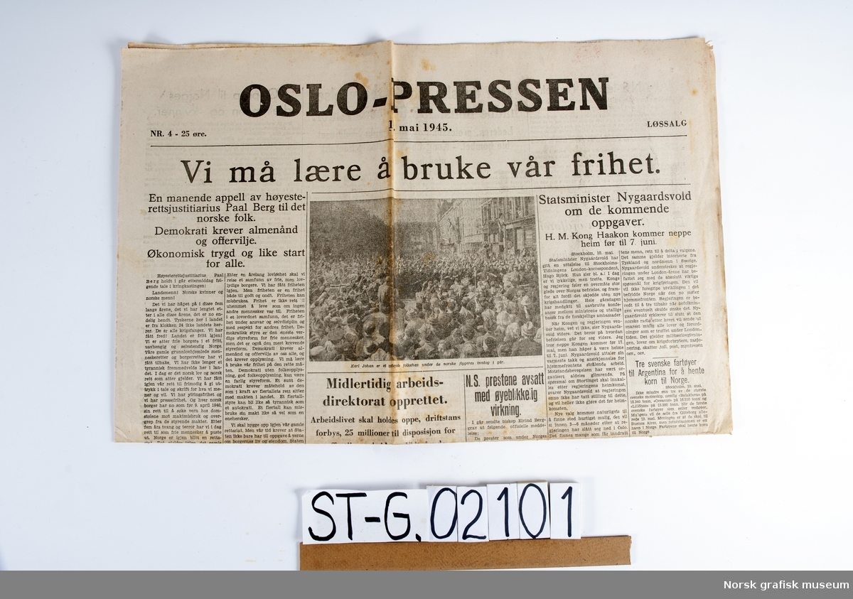 OSLO - PRESSEN: 10. mai 1945.
Giver: Kåre Ohma, 30.06.1999.