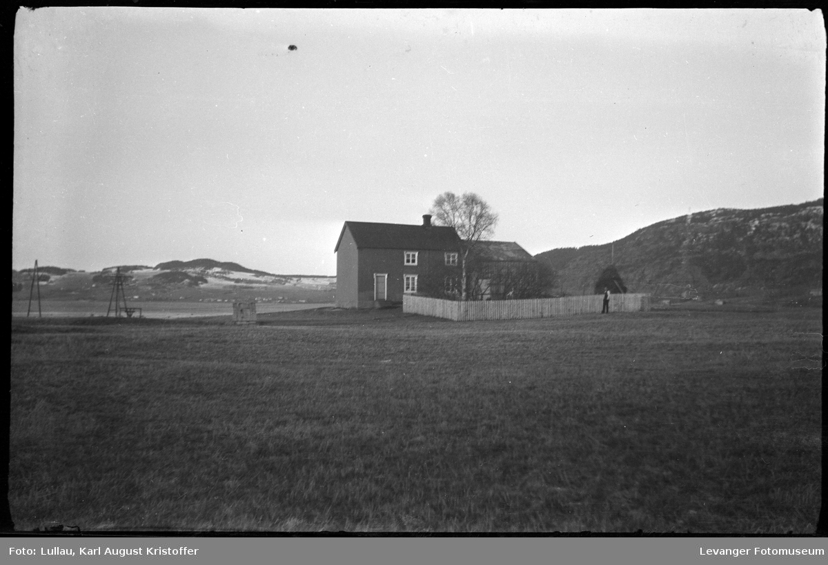 Sjøbakken Fleskhus utsikt mot Hylla , Inderøy, bruket til familen Hansen