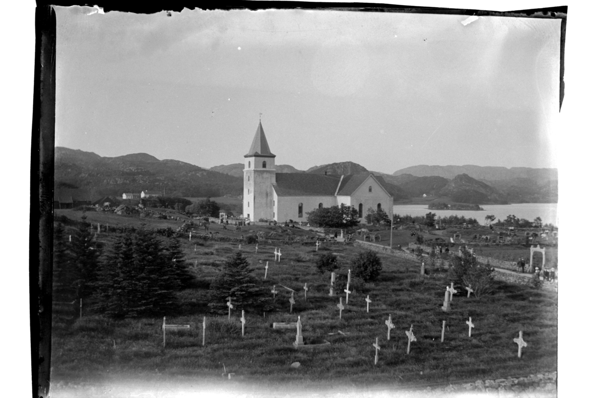 Vanse kirke på Lista med kirkegården i forgrunnen. Fotografert ca. 1900.