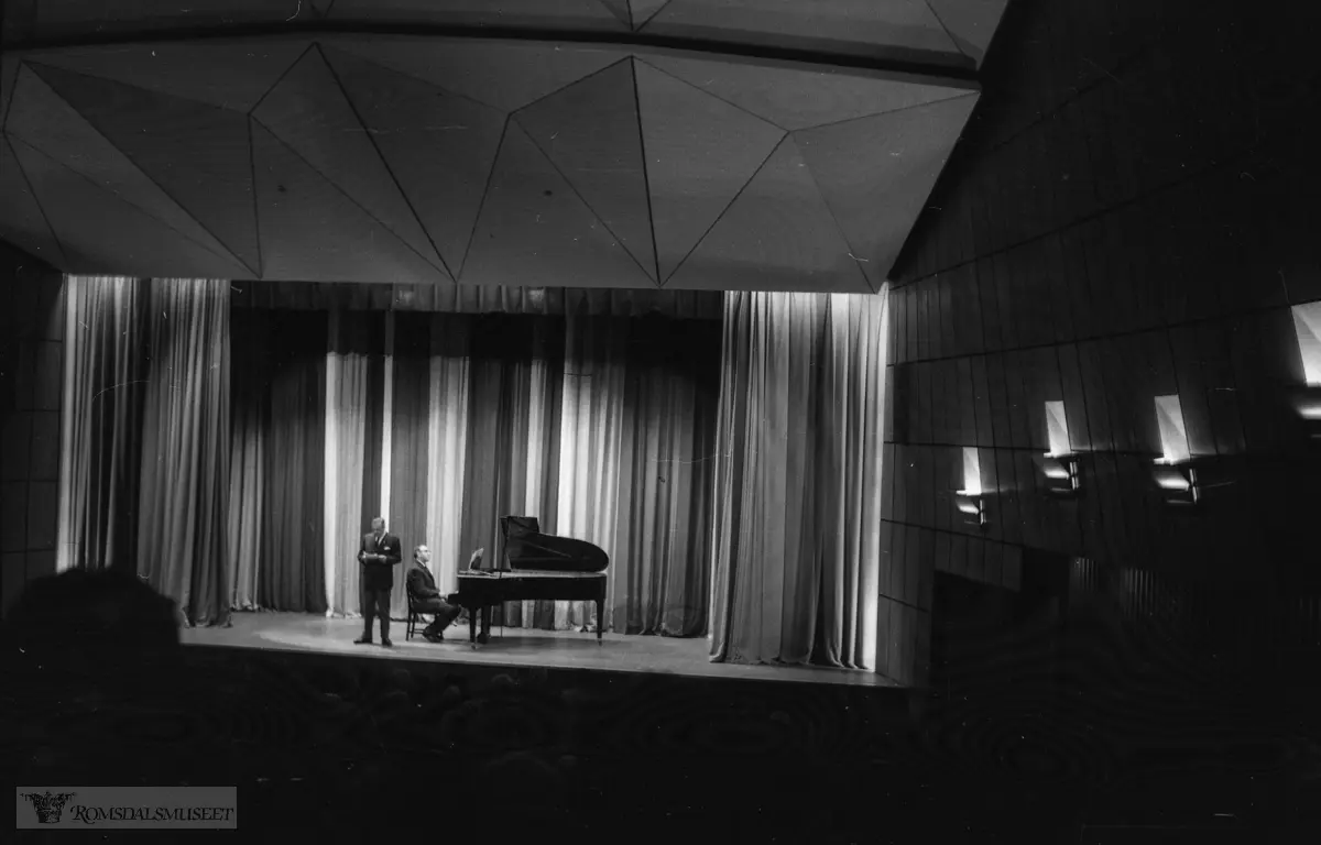 "september-oktober 1963"."Hjå Fru Lervik".Bergh var dirigent og Øian var pianist i Kringkastingorkesteret.