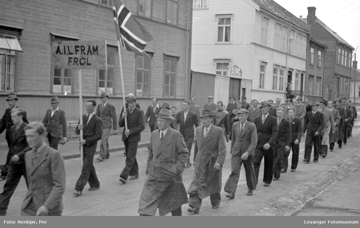 Idrettens dag  juni 1945.  A.I.L Fram Frol. Idrettslag tilhørende arbeiderbevegelsen.