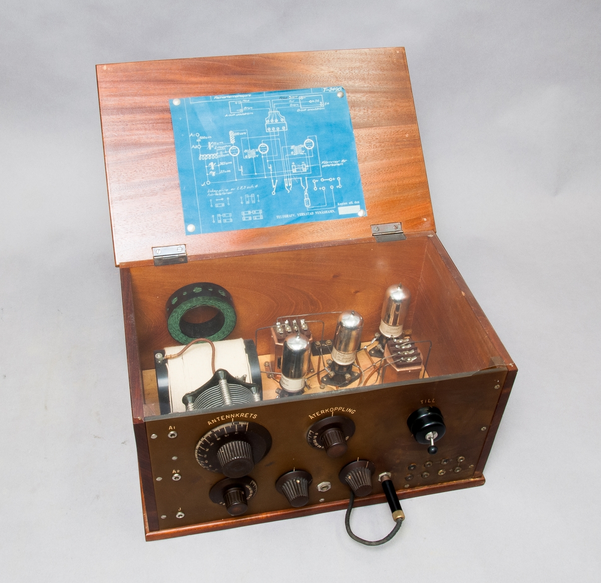 Radioapparat, Reinartz mottagare. Med hörtelefoner av Telegrafverkets tillverkning.