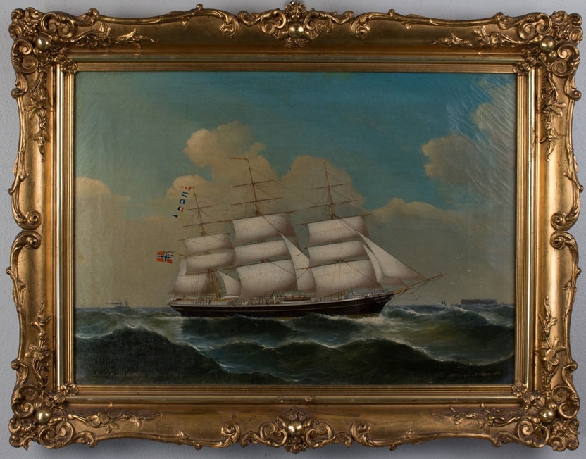 Skipsportrett av fullrigger AURORA med seilføring og norsk handelsflagg med svensk-norsk unionsmerke. Skipet er trolig ved Helgoland ved munningen av elven Elbe utenfor Hamburg.