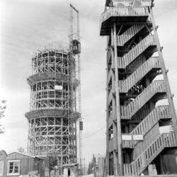 Nordmarka: Det nye Tryvannstårnet under bygging. Juni 1960