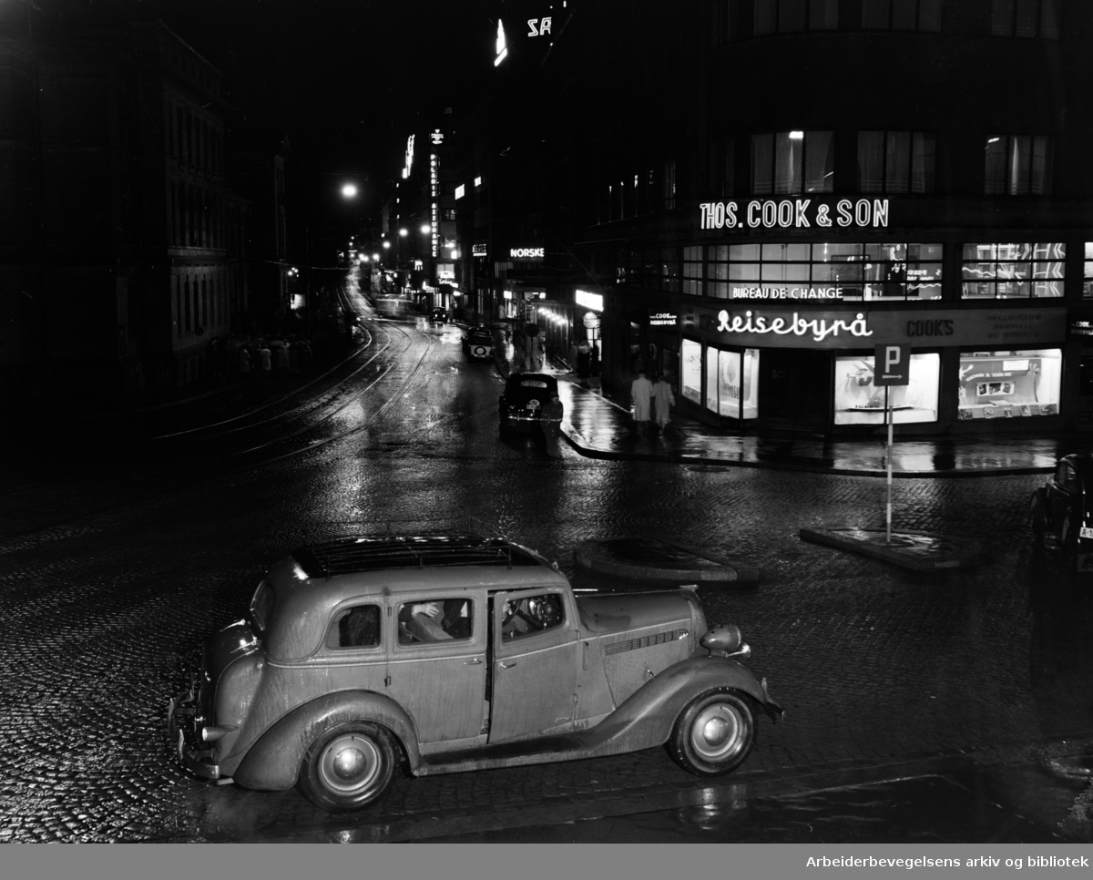 Nattbilder. Hjørnet Stortingsgata - Roald Amundsens gate. Juni 1950
