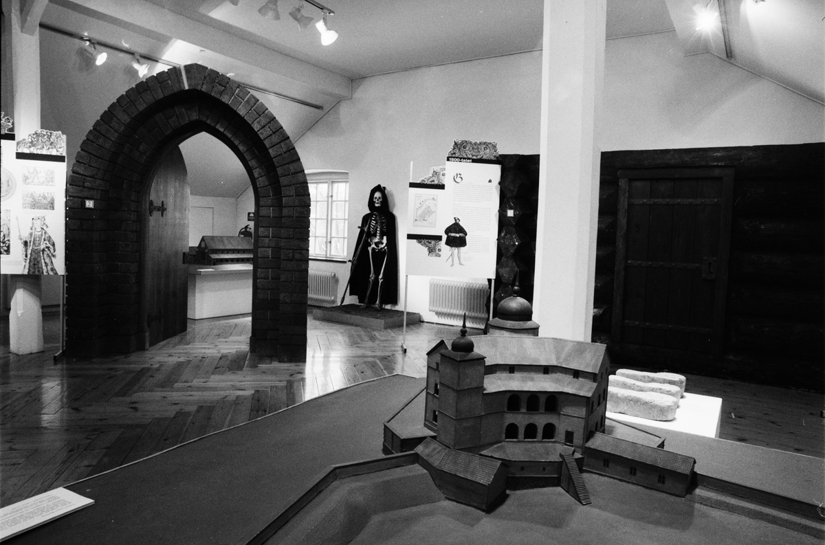 Utställningen "Den svenska historien genom 7 portaler" på Upplandsmuseet, Uppsala 1993