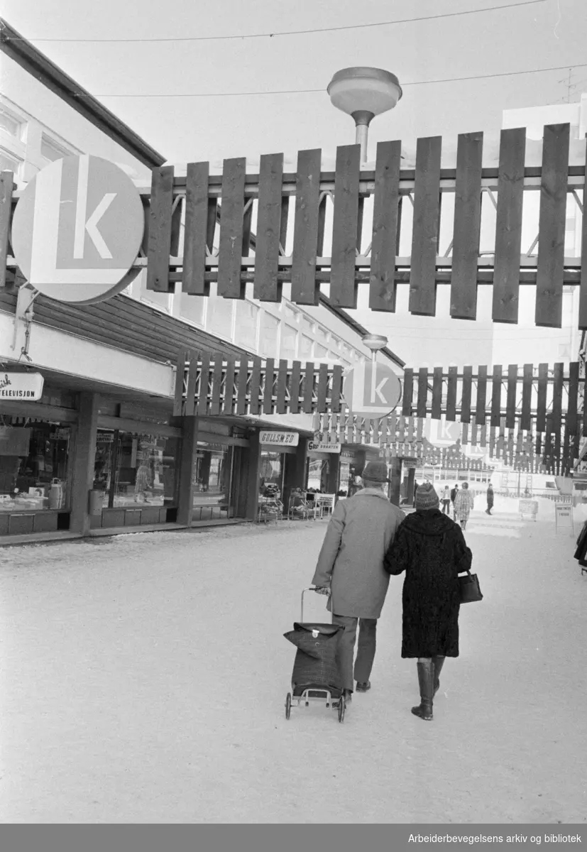 Lambertseter Kjøpesenter. Februar 1977