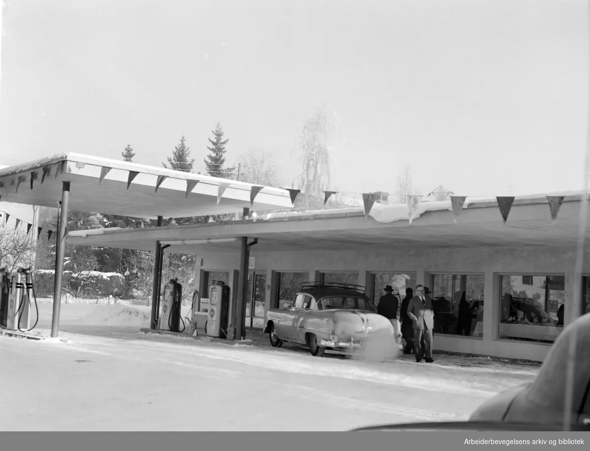Kastellet. Ny bensinstasjon. Januar 1956
