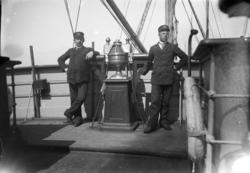 Dampbåten D/S Pollux, frakteskip, mannskap, uniformer, ukjen