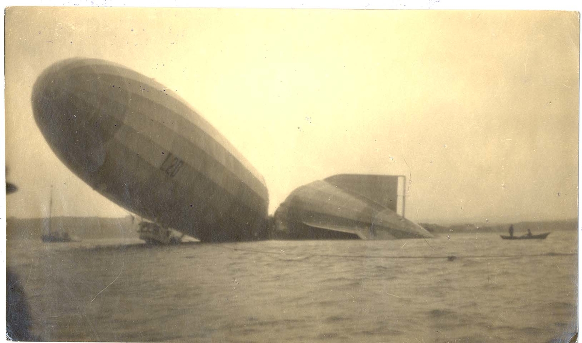 Luftskipet L-20. 3mai 1916. Den tyske Zeppelineren søkte nødhavn ved Hafrsfjord etter et bombetokt på østkysten av England.