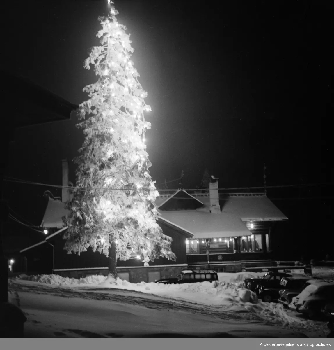 Frognerseteren i kveldslys. Januar 1956
