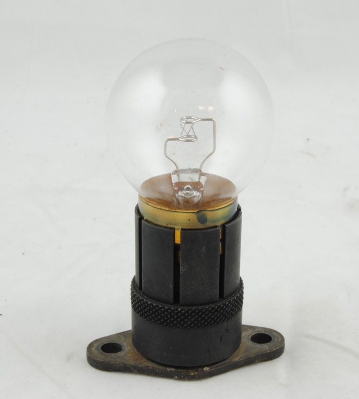 Signallampa, 12 volts glödlampa med bajonettfattning. Fyra parallellkopplade glödtrådar.