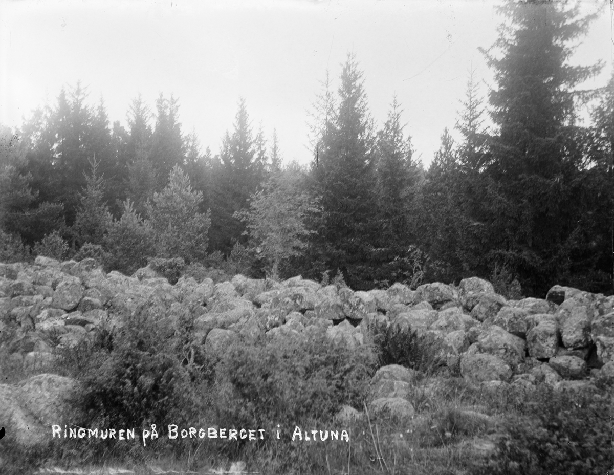 Ringmuren på Borgberget i Altuna, Uppland