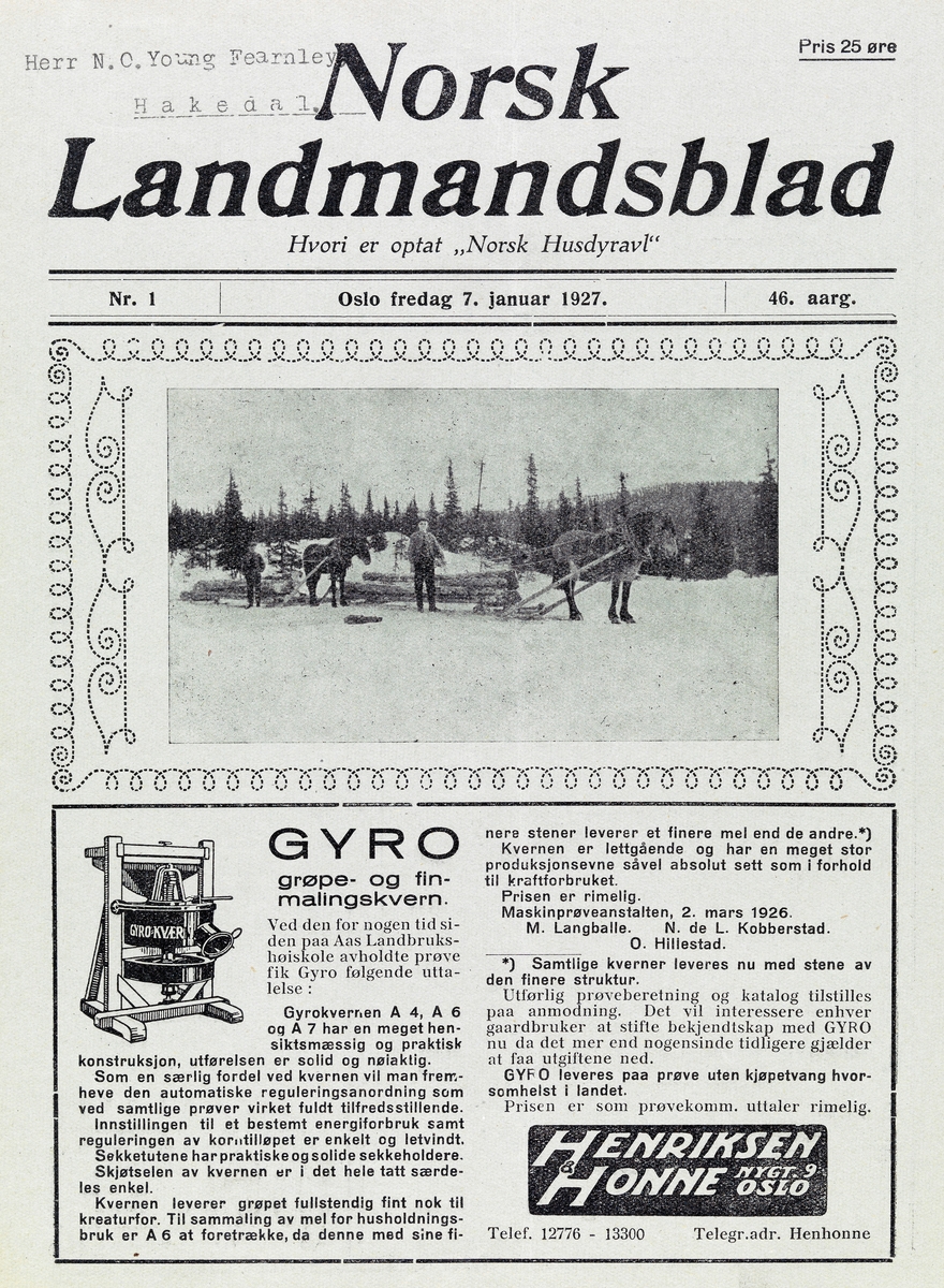 Faksimile av førstesida på «Norsk Landmandsblad» nr. 14 (utgitt 9. april) 1926.  Under publikasjonens «hode» (tittelfelt) er det montert et fotografi, som viser to hester, forspent hver sin «rustning» (også kalt «bukk og geit»), todelte sleder med barket tømmer på.  Da dette fotografiet ble tatt sto hestene og de to tømmerkjørerne stille og poserte for fotograven.  Bildet er tatt på ei snødekt flate i forholdsvis glissen granskog, antakelig i fjellskog.  Dette fotografiet har verken tittel eller informasjon om opphavsperson, men i 1920-åra publiserte Norsk Landmandsblad flere fotografier med signaturen «O.L.», muligens Ole Hansen Løken (1860-1924).  Han var gardbruker på eiendommen Østre Løken i Ringsaker og tømmermerker på sine hjemtrakter.  Under fotografiet er det ei rektangulær ramme med reklame for grøpe- og finmalingskverna «Gyro».  I hjørnet øverst til venstre i annonseramma ser vi ei strektegning av kverna, som sto på et trestativ og hadde ei trakt for påføring av korn i toppen og kvernsteiner under.  Størstedelen av annonsevolumet er imidlertid viet et sitat fra en test maskinprøveanstalten ved «Aas Landbrukshøiskole» («Norges Landbrukshøiskole») hadde foretatt.  Annonsen ble innrykket av firmaet «Henriksen & Honne» i Nygata i Oslo.  Norsk Landmandsblad var et fagtidsskrift for jord- og skogbrukere, som ble utgitt første gang i 1882.  I 1935 ble Landmandsbladet slått sammen med «Ukeskrift for Landbruk og Pelsdyravl» og fikk nytt navn, «Norsk Landbruk».