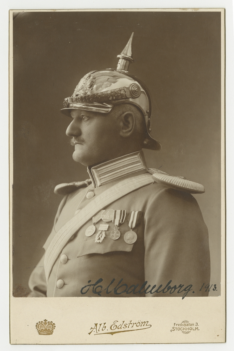 Porträtt av Carl Axel Hallenborg, överstelöjtnant vid Livgardet till häst K 1.