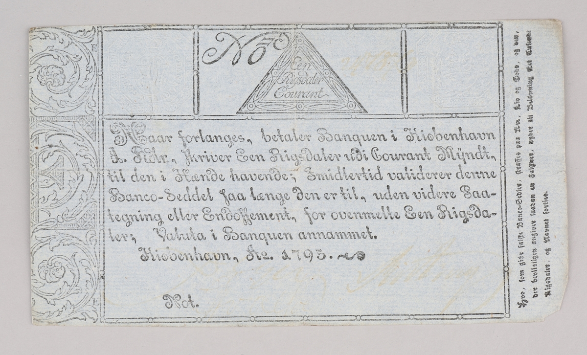 Dansk pengeseddel pålydende En Rigsdaler Courant fra 1795. Med vannmerker, og uthevede stempler i øvre hjørner