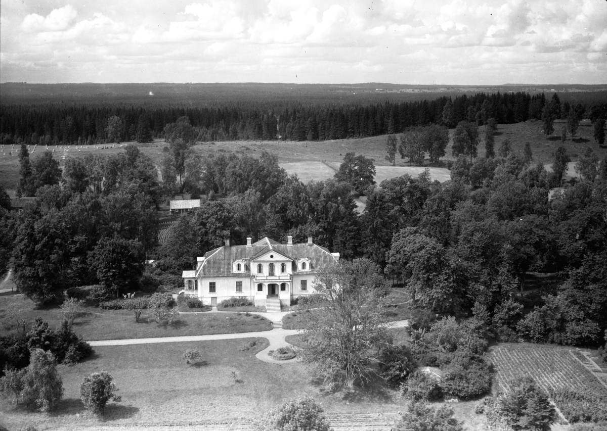 Flygfoto över Gärahovs Gård i Vaggeryds kommun Nr. h 1910.