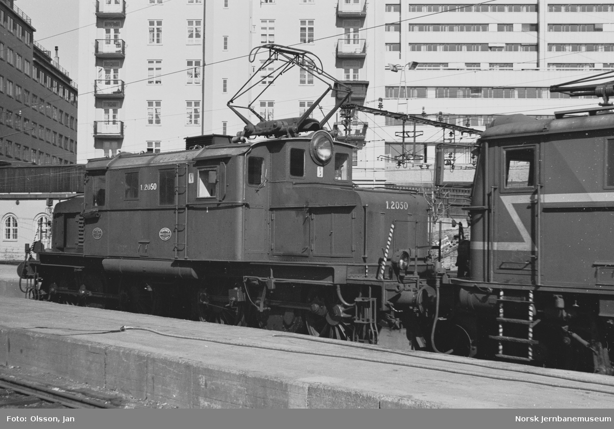 Elektrisk lokomotiv type El 1 nr. 2050 på Oslo Vestbanestasjon.