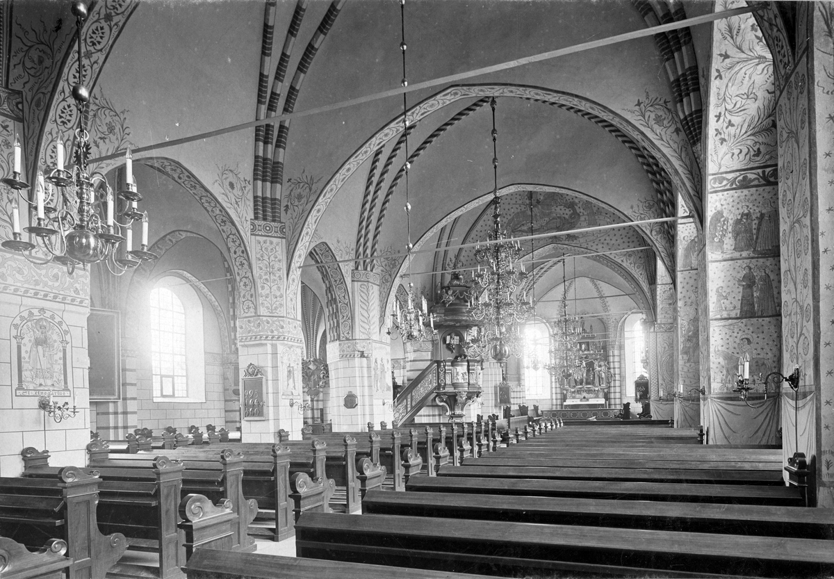 Heliga Trefaldighetskyrkan i Arboga interiör. 1899.