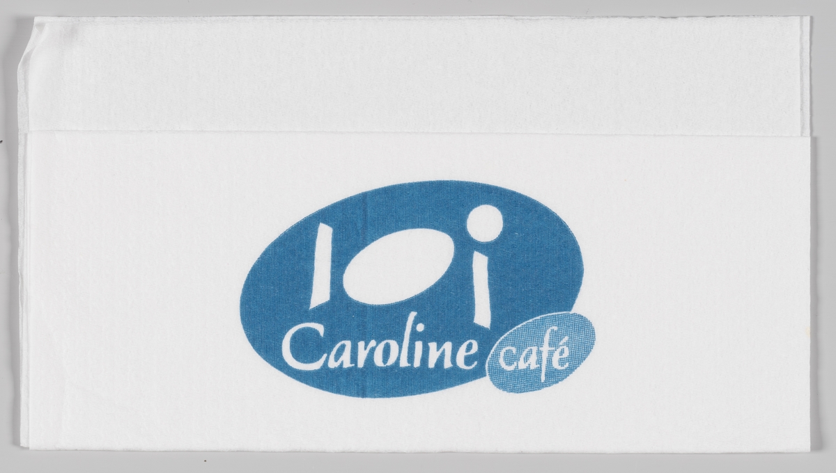 Et stilisert bord med servise og reklametekst for Caroline cafè.

Samme reklame på serviett MIA.00007-004-0046.