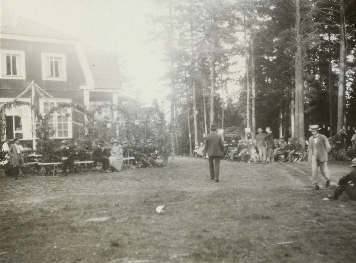 Text i fotoalbum: "I 5 fälttjänstövningar vid Händelö (norr om Norrköping) den 28.-31. aug. 1924".