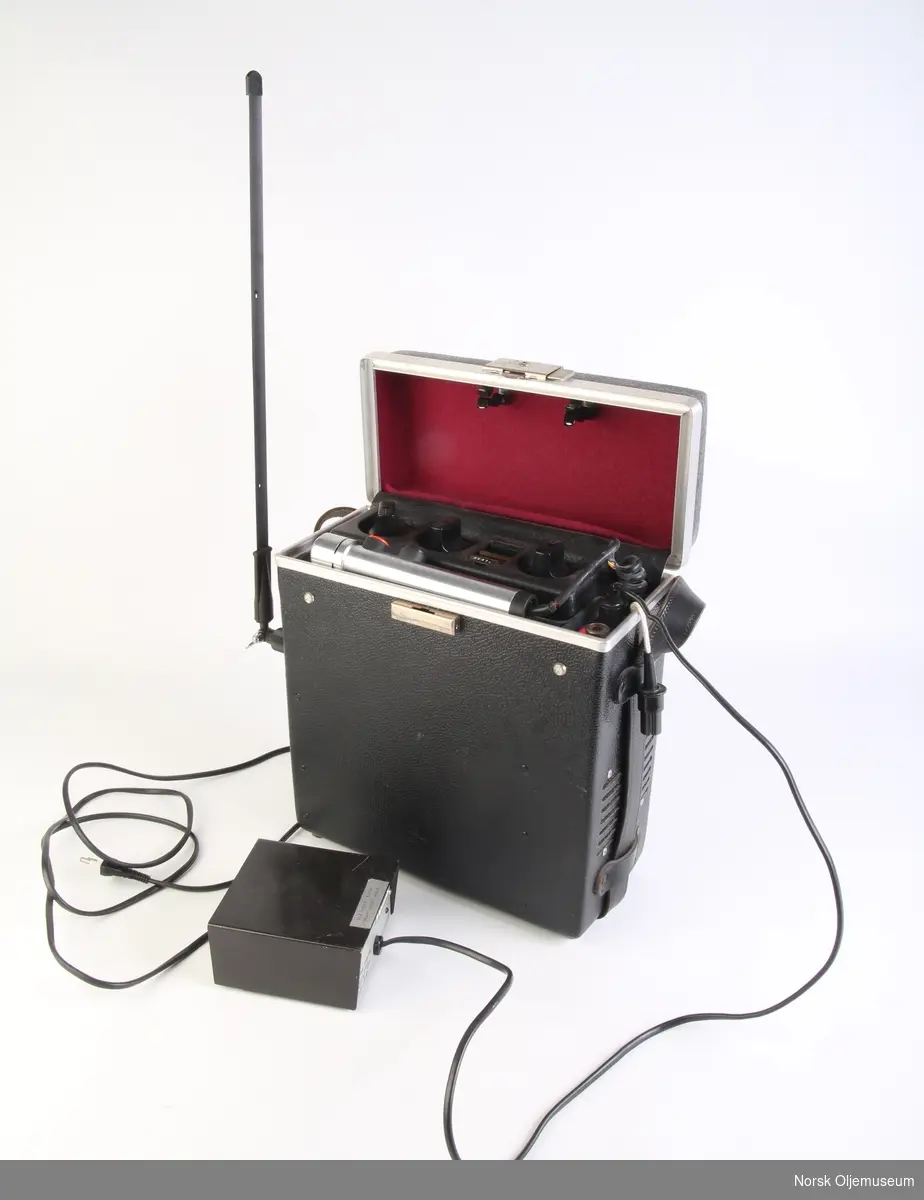 VHF-Radio i kasse med lader.