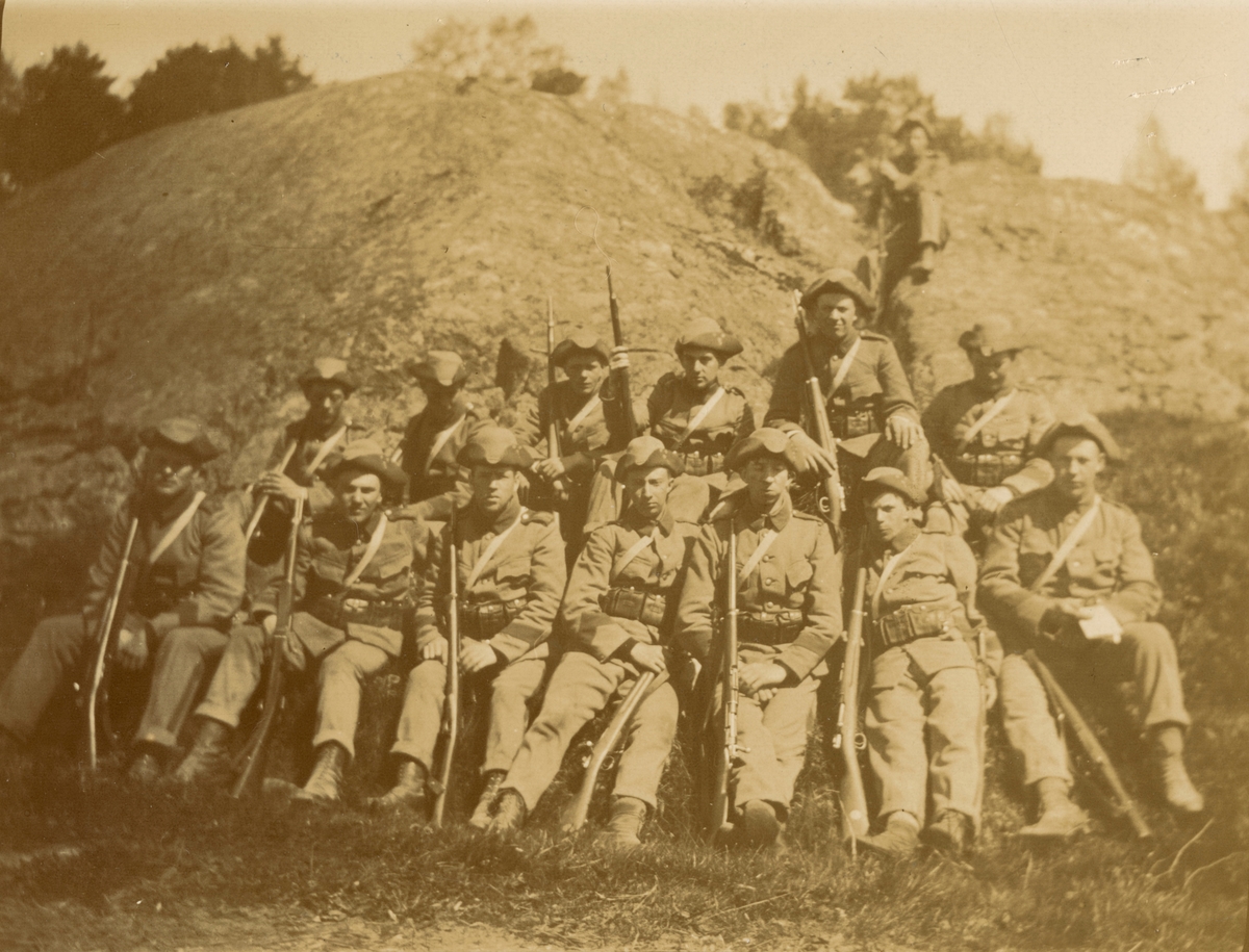 Fotoalbum innehållande bilder från åren 1915-1916 föreställande Boden-Karlsborgs artilleriregemente A 8.
