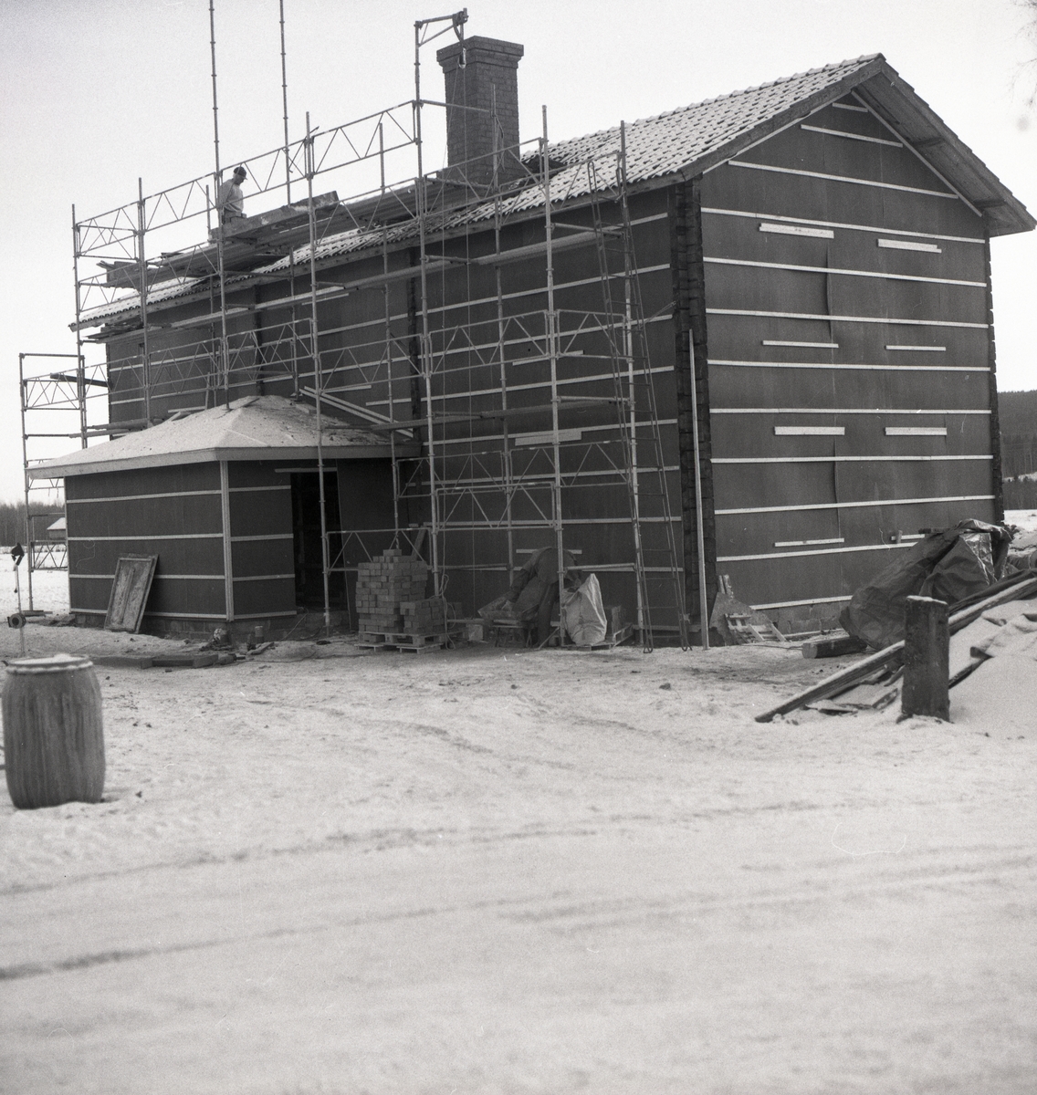 Utegården i Glössbo under renovering i slutet av 1980-talet.