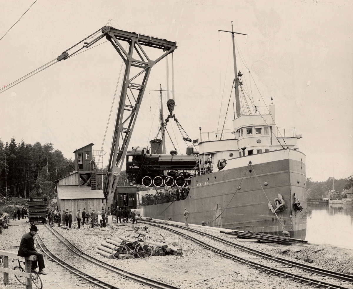 Vid tiden Sveriges största kajkran, uppförd 1922. Lyftförmåga 80 ton. Tillverkad vid Nydqvist & Holm, Trollhättan.