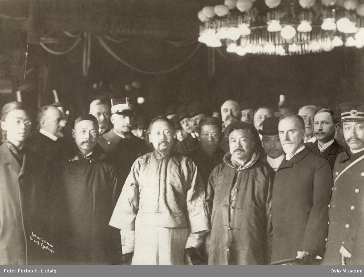 Børsen, interiør, gruppe, den keiserlige kinesiske kommisjon på besøk