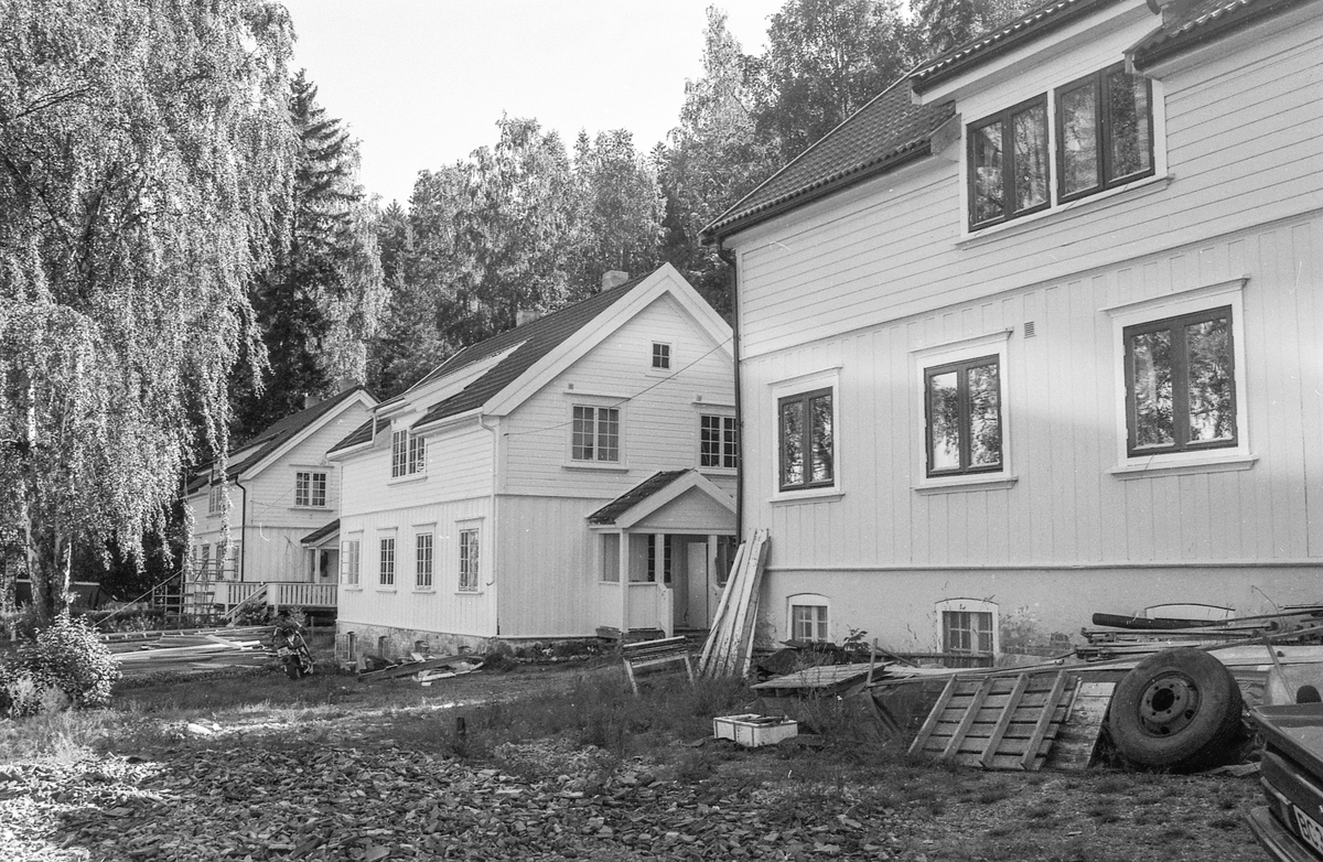Verneverdige, gamle arbeiderboliger på Alværn på Nesodden settes i stand. Tømmermann Torstein Sehaug-Pettersen.