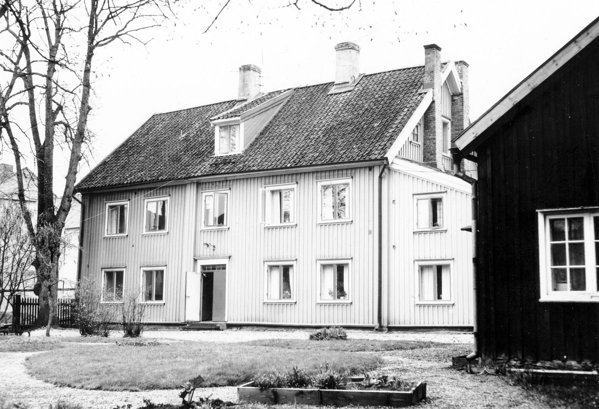 Kvarteret Spinnaren. Gamla tingshuset vid Södra Ringgatan från gårdssidan.