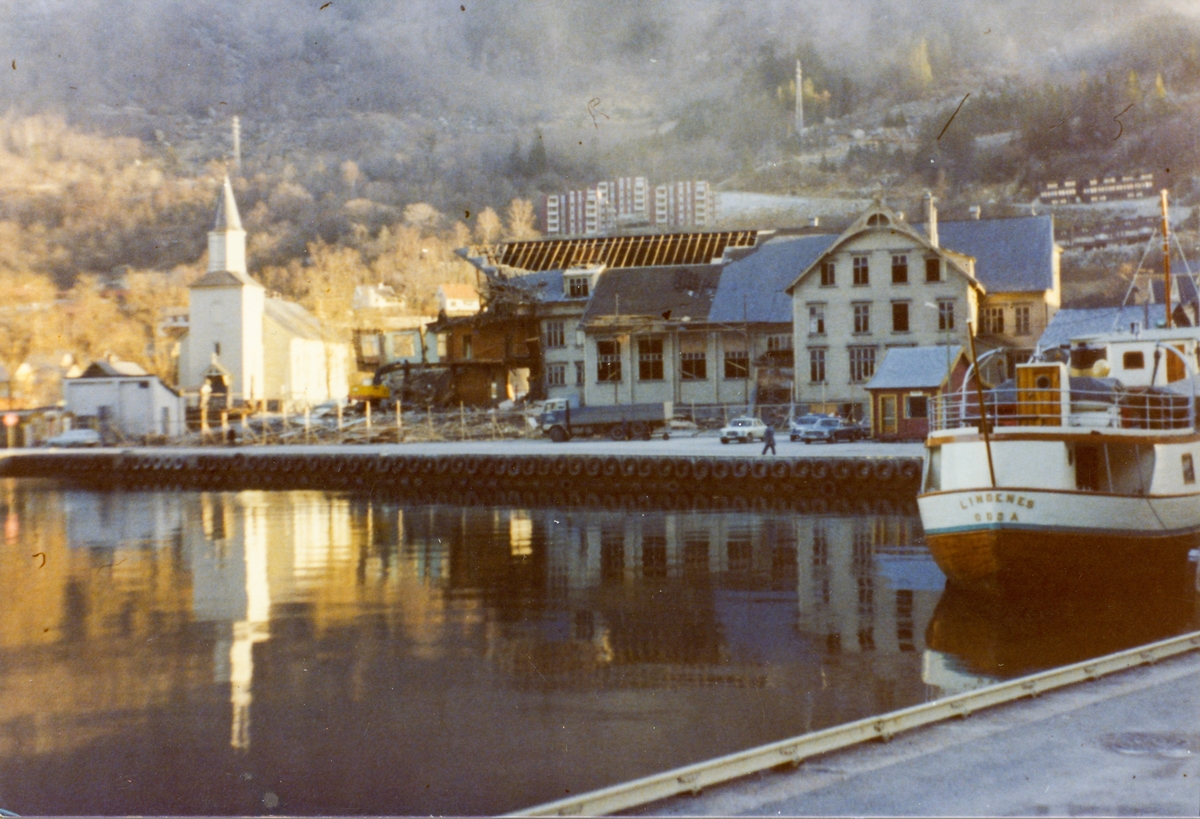 Rivinga av det gamle rådhuset (Hotel Hardanger) i 1976