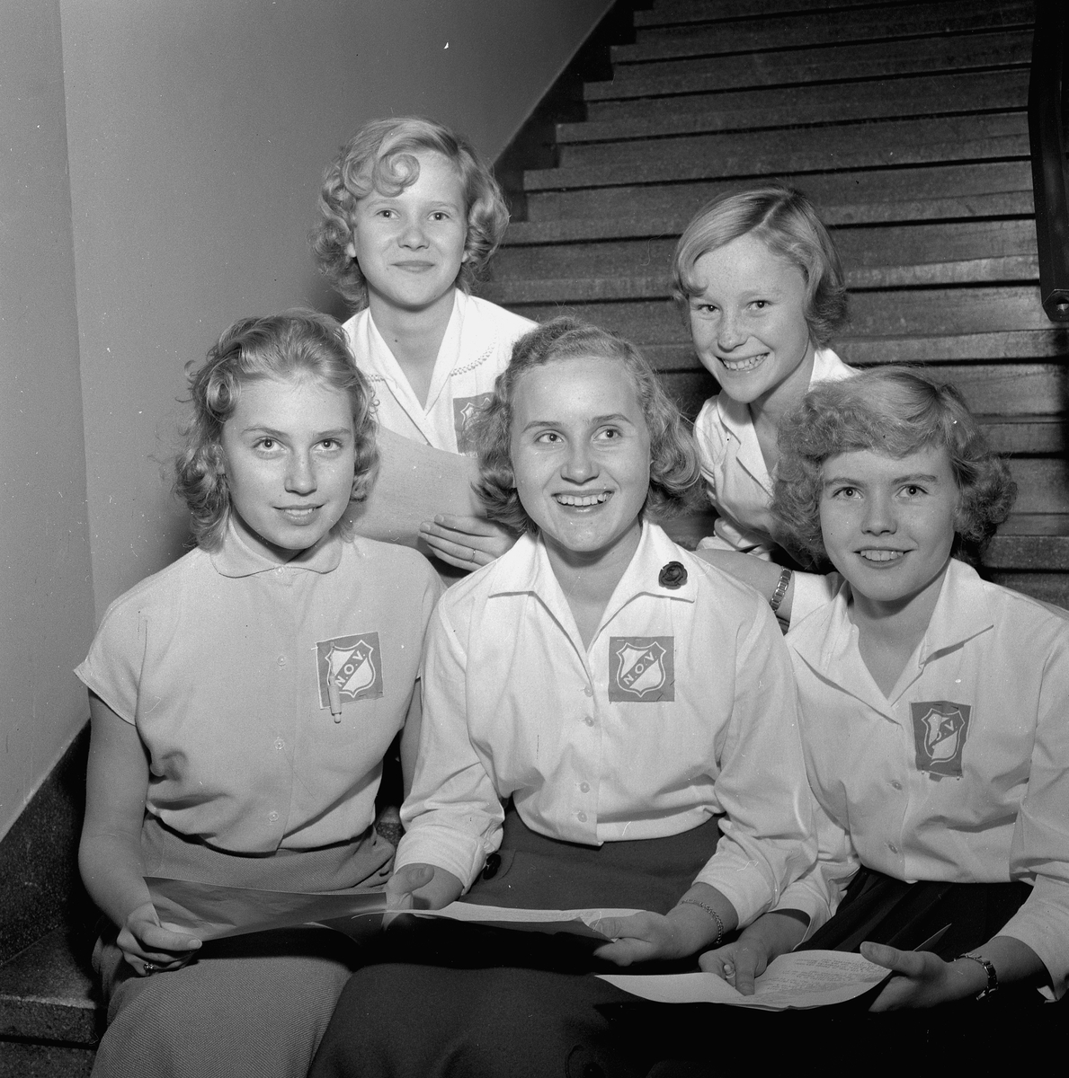 NOV-flickor på arbetarmöte.
November 1956.
