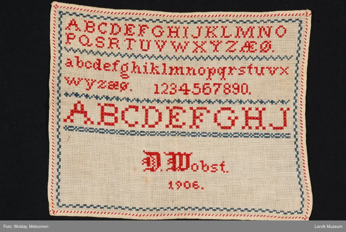 Alfabetet, tallrekken og D. Wobst, 1906. Border.