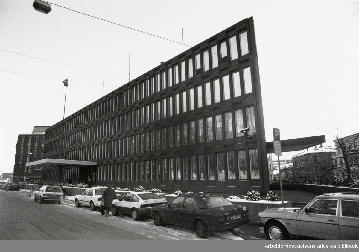 Drammensveien. Den amerikanske ambassade. November 1990